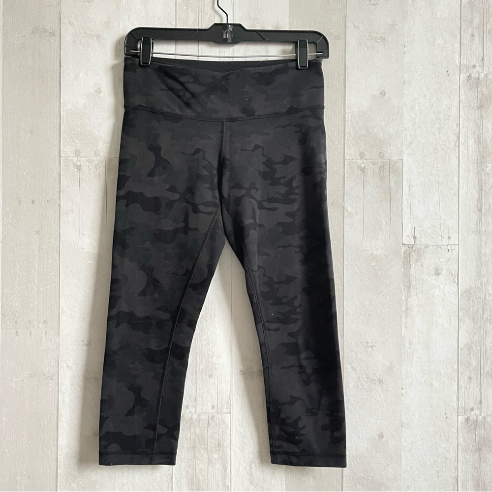 Lululemon size 6 crop leggings cameo print